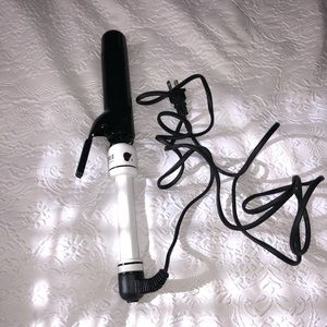 Hot tools large barrel curling iron
